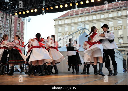 Kroatische Gemeinde Folk Gruppe während der 48. internationalen Folklore-Festival in Zagreb Sljeme aus Mississauga, Ontario, Kanada Stockfoto