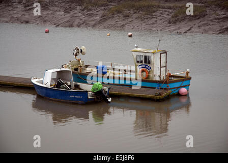 Angelboote/Fischerboote in der Mündung Weston-Super-Mare, Somerset England UK Stockfoto