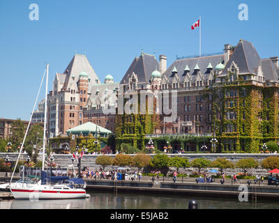 Ein Blick auf den Innenhafen und Fairmont Empress Hotel in Victoria, British Columbia, Kanada. Stockfoto