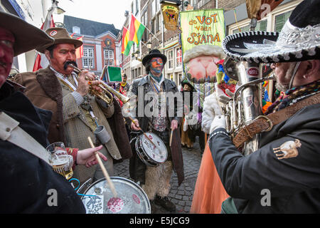 Niederlande Maastricht Karneval kostümierte Stockfoto