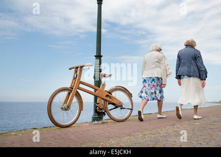 Niederlande, Urk, Ast Bike. Das Dutch Design aus Holz-Bike ist eine Schöpfung von Jan Gunneweg Stockfoto