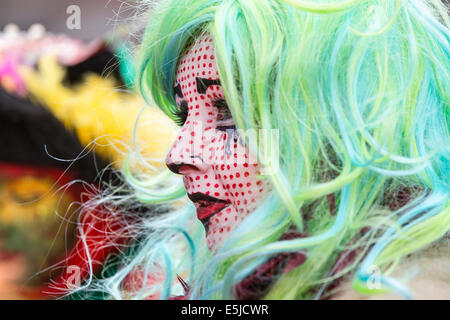 Niederlande, Maastricht, Karneval. Schön geschminkte Frau. Porträt Stockfoto