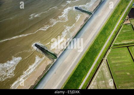 Niederlande, Petten, Deich genannt Hondsbossche Zeewering. Luftbild Stockfoto