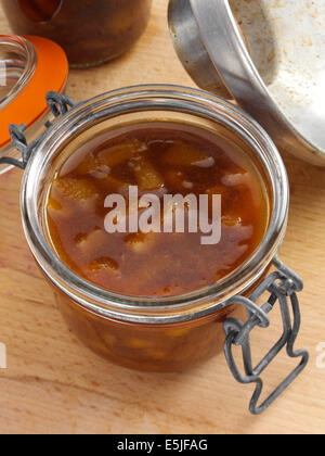 Gewürzte in Kilner Gläser hausgemachte Pfirsichmarmelade Stockfoto