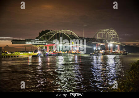 Niederlande, Loenersloot, Ersatz der Brücke, genannt Loenerslootse Brug, am Kanal Amsterdam-Rhein von Rijkswaterstaat Stockfoto