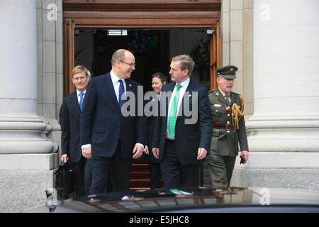 Montag 04 April 201 - DUBLIN, Irland - Prinz Albert von Monaco Stand Besuch Rep of Ireland mit Charlene Wittstock Stockfoto