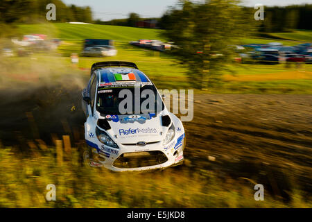 Jyväskylä, Finnland. 2. August 2014. Craig Breen (IRL) mit seinem Co-Pilot Scott Martin (GBR) in ihrem Ford Fiesta RS WRC bei SS23 Leustu auf Samstag, 2. August 2014. Jyväskylä, Finnland Credit: Markku Heikkilä/Alamy Live-Nachrichten Stockfoto