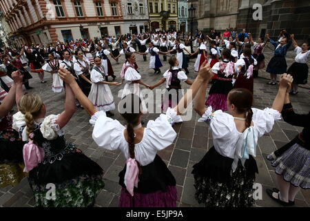 Ein Folklore-Ensemble beim Cassovia Folklorefestival Stockfoto