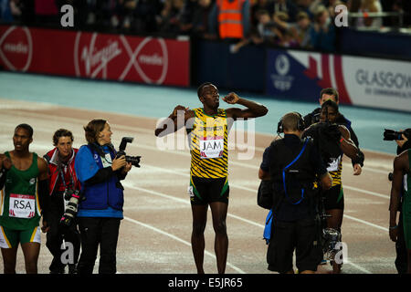 Hampden Park, Glasgow 2. August 2014. Commonwealth Games Männer 4 x 100 endgültig.  Usain Bolt bringt nach Hause den Staffelstab für Jamaika in neuer Rekordzeit Spiele von 37.58.  England wurde Zweiter in 38.02. Jamaikanische Team - Jason Livermore; Kemar Bailey-Cole; Nickel Ashmeade und Usain Bolt. Stockfoto