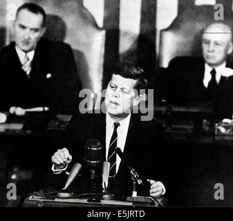 US-Präsident John F. Kennedy auf einer gemeinsamen Sitzung des Kongresses fordert die Nation, die ein Mensch auf dem Mond zu landen, bis Ende des Jahrzehnts 25. Mai 1961 in Washington, DC. Stockfoto