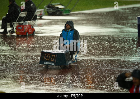 Hampden Park, Glasgow 2. August 2014. Commonwealth Games-Tag 10.   Intermittierende kräftige Schauer behindern die endgültige Leichtathletik-Sitzung im Hampden Park. Bildnachweis: ALAN OLIVER/Alamy Live-Nachrichten Stockfoto