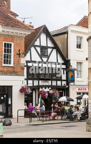 Eclipse-Inn, einem schwarzen und weißen Fachwerkhaus Gebäude in The Square, Winchester, Hampshire, UK Stockfoto