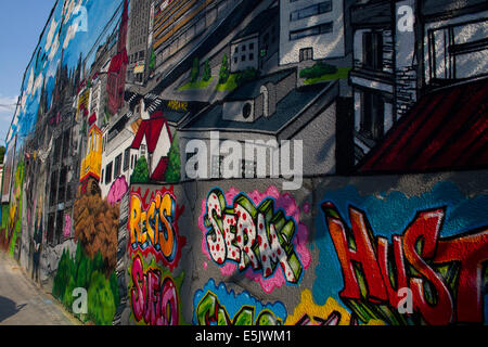 Graffiti auf Arthur Verona Straße, unbekannte Künstler geschehen im Rahmen des Projekts Street Lieferung 2011 am 15. Juni 2011, Bukarest Stockfoto