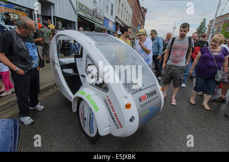 Solar und Pedal powered Trike auf dem Display an der "Freitag der dreizehnte" Motorrad-Rallye im Hafen Dover, Ontario, Kanada. Stockfoto