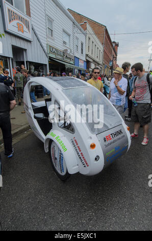 Solar und Pedal powered Trike auf dem Display an der "Freitag der dreizehnte" Motorrad-Rallye im Hafen Dover, Ontario, Kanada. Stockfoto