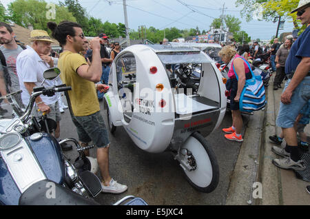 Solar und Pedal powered Trike auf dem Display an der "Freitag der dreizehnte" Motorrad-Rallye im Hafen Dover, Ontario, Kanada. Stockfoto