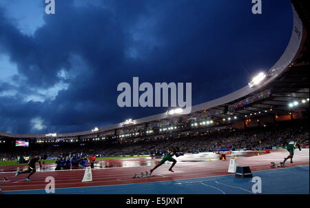 Glasgow. 2. August 2014. Athleten kämpfen die Männer 4X100m Staffel Finale der Leichtathletik bei den 2014 Glasgow Commonwealth Games im Hampden Park in Glasgow, Schottland auf 2. August 2014. Jamaika gewann die Goldmedaille mit einer Zeit von 37,58 Sekunden. Bildnachweis: Han Yan/Xinhua/Alamy Live-Nachrichten Stockfoto