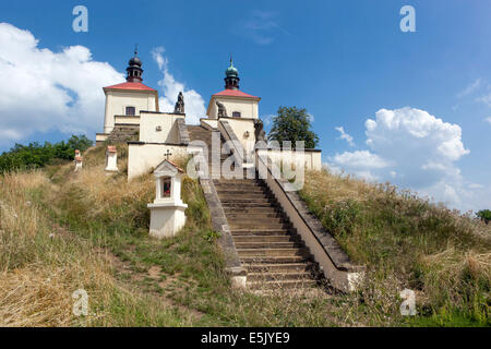 Romantischer Ort, Spiritualität Barockkapelle Erhöhung des Heiligen Kreuzes Pilgerfahrt Kalvarienberg Stufen Mittelböhmisches Hochland Ostre Tschechische Republik Stockfoto