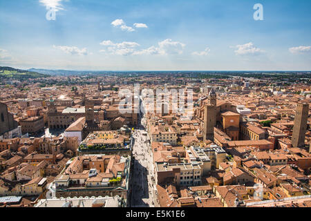 Bologna, Italien-Mai 17, 2014:panorama von Bologna-Blick von der berühmten "Asinelli" Tower befindet sich im Zentrum der Stadt. Sie können se Stockfoto