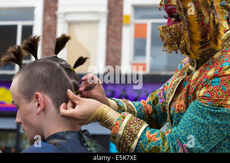 Künstlerische Friseure und Straßentheater-Darsteller, Pulsipher Stockton International Riverside Festival, Stockton on Tees. UK Stockfoto