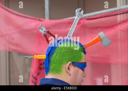 Künstlerische Friseure und Straßentheater-Darsteller, Pulsipher Stockton International Riverside Festival, Stockton on Tees. UK Stockfoto