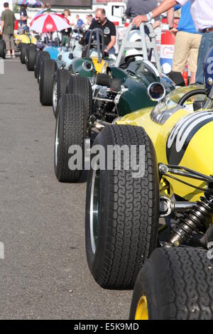 Aktion bei der Silverstone Classic 2014. Größte Klassiker und Sportwagen-Rennen der Welt. Stockfoto