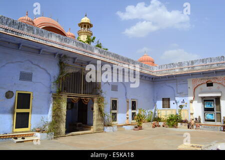 Im Inneren der Krishna-Tempel in der rosa Stadt Jaipur. Stockfoto