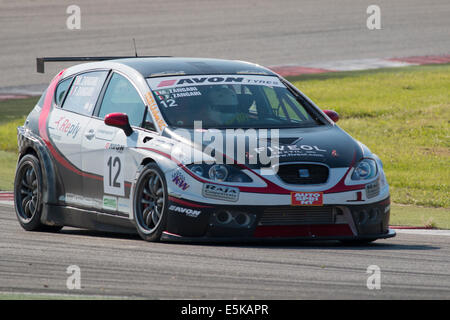 MISANO ADRIATICO, Rimini, Italien - Mai 10: A SEAT LEON langfristig ZANGARI Federico (ITA) und ZANGARI Matteo (ITA), TJEMME-Team während der C.I.Turismo Ausdauer am 10. Mai 2014 in Misano Adriatico, Rimini, Italien getrieben. Stockfoto