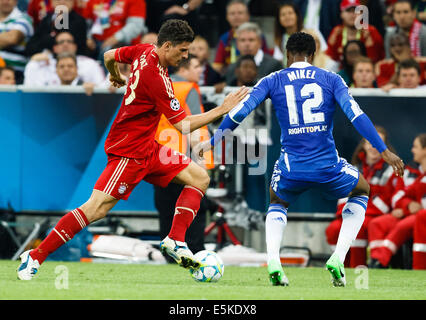 Mikel Chelsea (R) und Gomez von Bayern Stockfoto