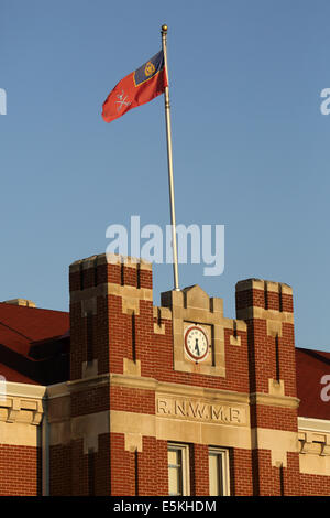 Die Flagge der Royal Canadian Mounted Police (RCMP) Depot in Regina, Saskatchewan. Stockfoto