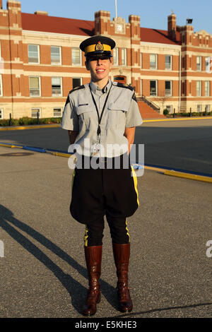 Eine weibliche Sergeant bei der Royal Canadian Mounted Police (RCMP) Depot in Regina, Saskatchewan. Stockfoto