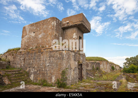 Alten Betonbunker aus WWII Periode Totleben Fort Insel in Russland Stockfoto