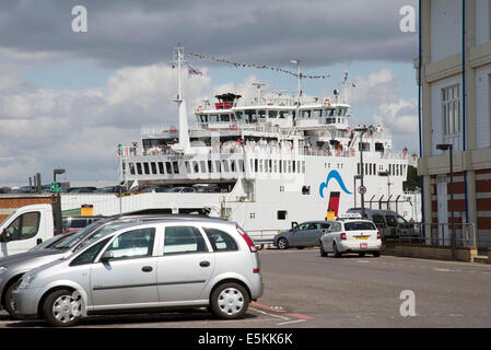 IOW Roro Fähre Red Falcon Abfahrt Stadt Kai Southampton terminal UK für die Isle Of Wight Stockfoto