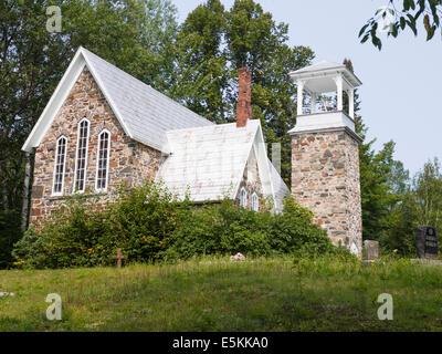 Greer Mount anglikanische Kirche. Eine kleine Steinkirche in diesem isolierten Pontiac, West Quebec Weiler. Stockfoto