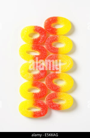 Ringförmige Gummies in Zucker beschichtet Stockfoto