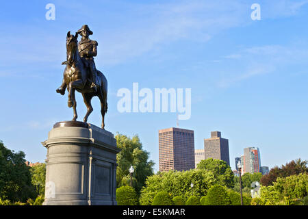 George Washington auf einem Pferd Statue in Boston Commons Public Garden in Zentral-Boston, Massachusetts, USA. Stockfoto