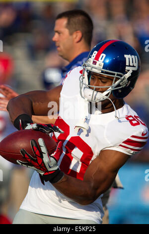 Canton, Ohio, USA. 3. August 2014. New York WR VICTOR CRUZ (80) erwärmt sich vor die Hall of Fame Game gegen die Buffalo Bills spielte in der Pro Football Hall Of Fame-Feld Fawcett Stadium in Canton, Ohio. Bildnachweis: Frank Jansky/ZUMA Draht/Alamy Live-Nachrichten Stockfoto