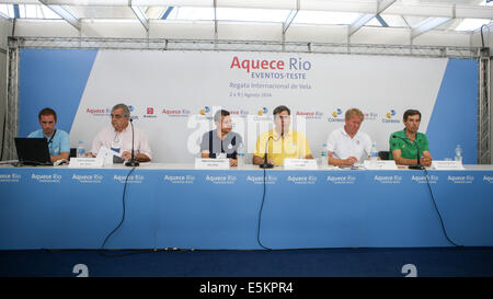 Rio De Janeiro, Brasilien. 3. August 2014. Delegierten an eine Presse-Konferenz in Rio De Janeiro, Brasilien, 3. August 2014 teilnehmen. Eine Pressekonferenz wurde durch die lokale Organisation Ausschuss des Rio 2016 Olympischen und Paralympischen Spiele vor dem ersten test Event, International Segeln Regatta 2014, an der Marina da Gloria Bucht hier am Sonntag. Die Test-Event wird vom Aug. 2 bis Aug. 9 stattfinden. © Xu Zijian/Xinhua/Alamy Live-Nachrichten Stockfoto