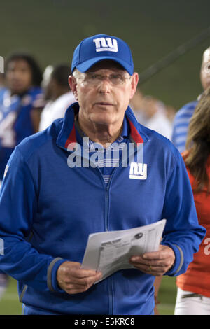 Canton, Ohio, USA. 3. August 2014. New York head Coach TOM COUGHLIN nach dem Spiel gegen Buffalo. Die New York Giants besiegte die Buffalo Bills 17-13 in die Hall of Fame Game in der Pro Football Hall Of Fame-Feld Fawcett Stadium in Canton, Ohio gespielt. Bildnachweis: Frank Jansky/ZUMA Draht/Alamy Live-Nachrichten Stockfoto