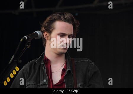 Peak District, Derbyshire, UK. 3. August 2014.  Alexander Chili Jesson von Palma Veilchen führt das Y nicht Festival in Pikehall. Bildnachweis: Deborah Vernon/Alamy Live-Nachrichten Stockfoto