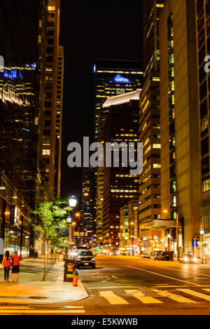 Nacht Straßenbild in der Innenstadt von Philadelphia Stockfoto