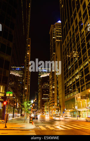 Nacht Straßenbild in der Innenstadt von Philadelphia Stockfoto