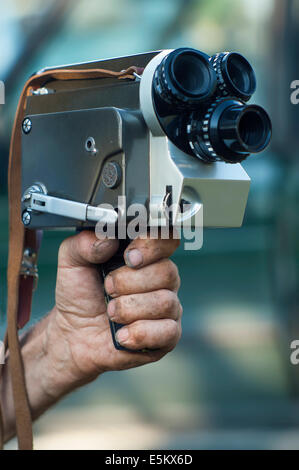 Hand mit einem Retro-Kamera Stockfoto