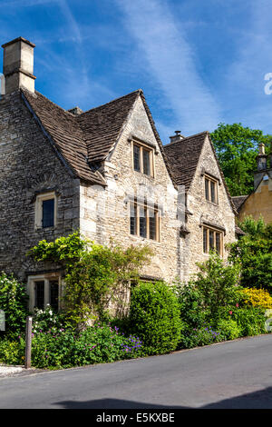 Cotswold Steinhäuser in das Dorf von Castle Combe in Wiltshire. Stockfoto