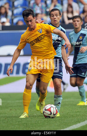 Gelsenkirchen, Deutschland. 3. August 2014. Malagas Juanpi (L) während der Schalke-Cup Fußball Testspiel zwischen FC Málaga und West Ham United FC in Veltins-Arena in Gelsenkirchen, Deutschland, 3. August 2014. Foto: Matthias Balk/Dpa/Alamy Live News Stockfoto