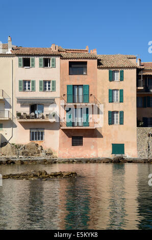 Waterfront Häuser oder Meer Häuser in der Altstadt von Saint Tropez Var Frankreich Stockfoto