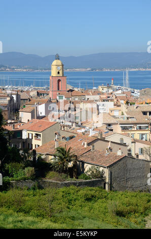 Blick über alte Stadt & Uhrturm Saint Tropez Var Côte d ' Azur französische Riviera Frankreich Stockfoto