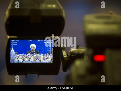 Teheran, Iran. 4. August 2014. Der iranische Präsident HASSAN ROUHANI spricht anlässlich der Eröffnung der blockfreien Bewegung Ministerausschuss über Palästina Tagung zur Situation in Gaza, in Teheran. Morteza Nikoubazl/ZUMAPRESS Credit: Morteza Nikoubazl/ZUMA Draht/Alamy Live-Nachrichten Stockfoto