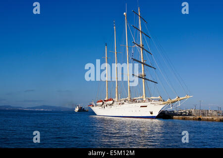MV "Star Clipper" Barkentine Kreuzfahrtschiff vor Anker im Hafen von Kos, Kos, Griechenland Stockfoto