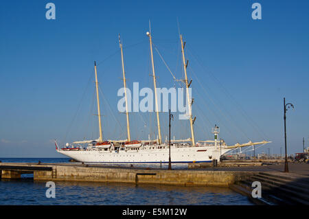 MV "Star Clipper" Barkentine Kreuzfahrtschiff vor Anker im Hafen von Kos, Kos, Griechenland Stockfoto